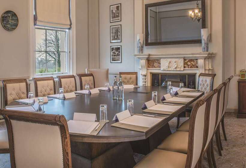 Отель De Vere Wokefield Estate