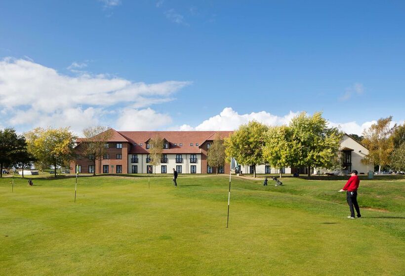Отель De Vere Wokefield Estate