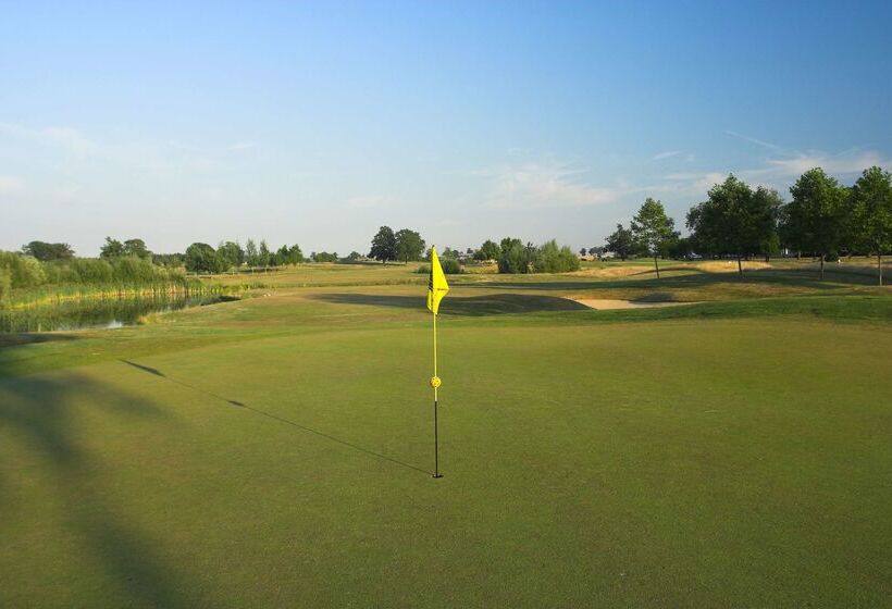 Отель De Vere Wokefield Estate