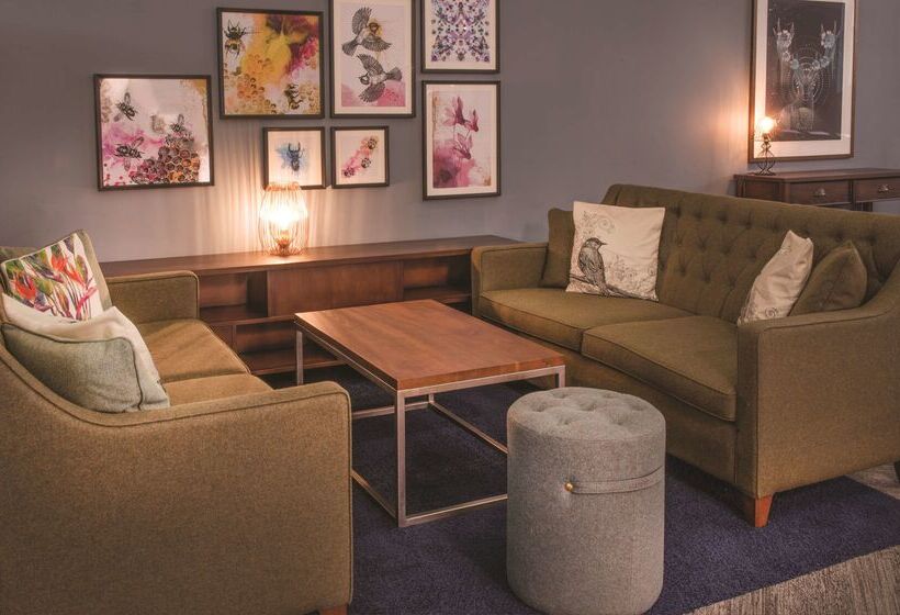 Отель De Vere Wokefield Estate