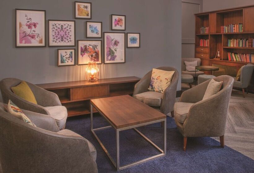 Отель De Vere Wokefield Estate