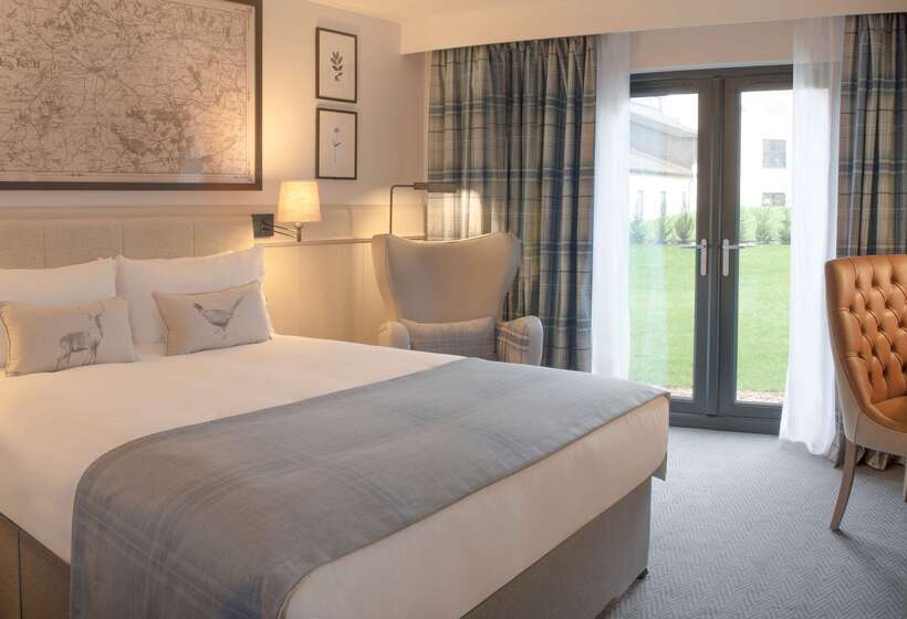 Отель De Vere Wokefield Estate