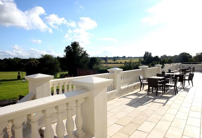 Отель De Vere Wokefield Estate