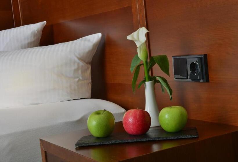 ホテル Der Lindenhof