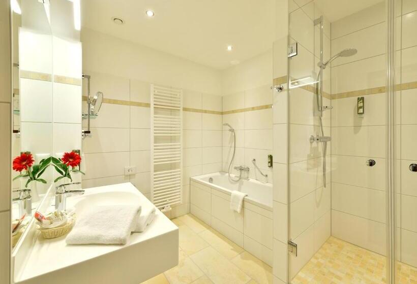 ホテル Der Lindenhof