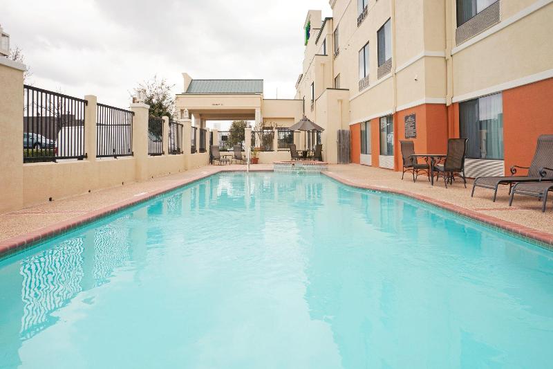 Отель Holiday Inn Express & Suites Austin Round Rock By Ihg