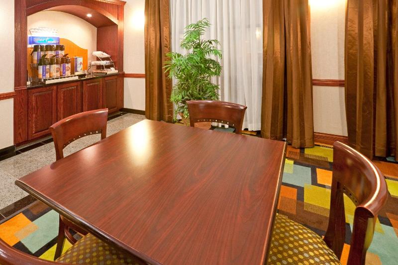 Отель Holiday Inn Express & Suites Austin Round Rock By Ihg