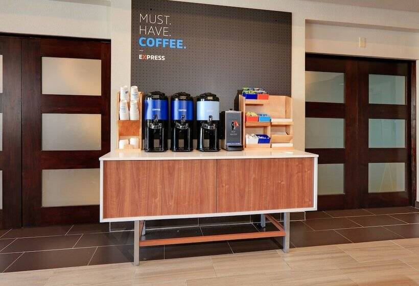 Отель Holiday Inn Express & Suites Austin Round Rock By Ihg