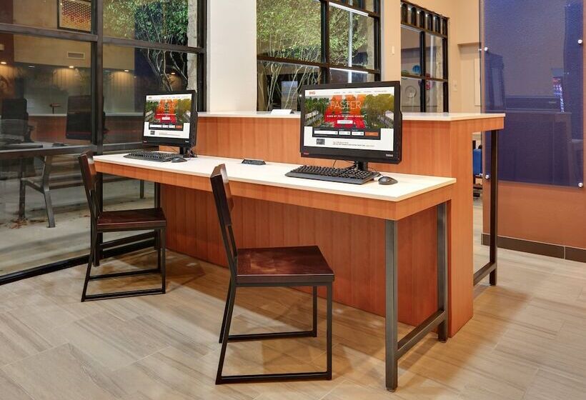 Отель Holiday Inn Express & Suites Austin Round Rock By Ihg