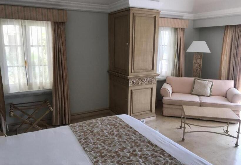 هتل Grand Isla Navidad Golf & Spa Resort With Marina