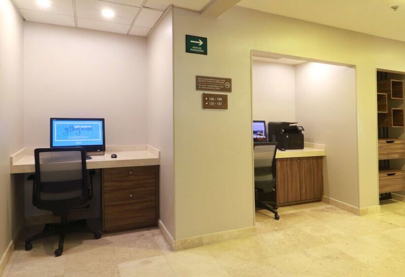 هتل Hampton By Hilton Chihuahua