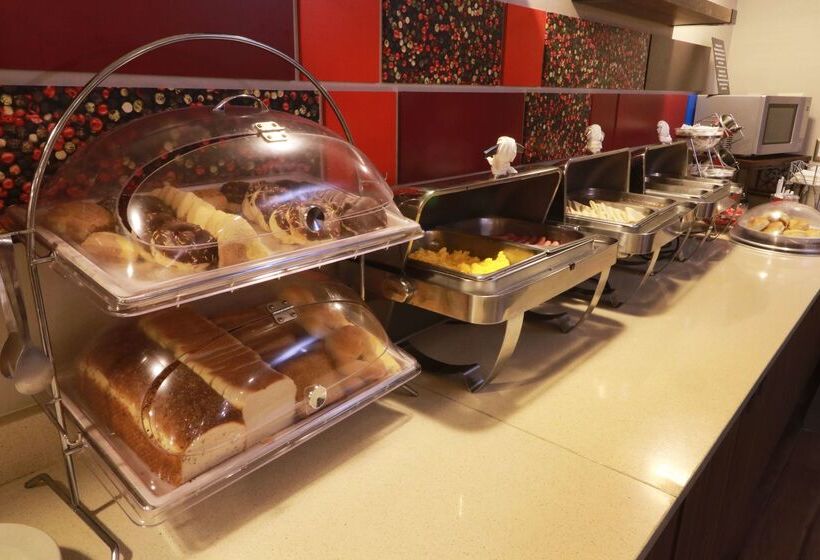 هتل Hampton By Hilton Chihuahua