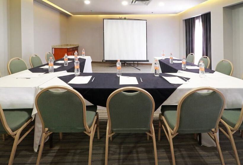 هتل Hampton By Hilton Chihuahua