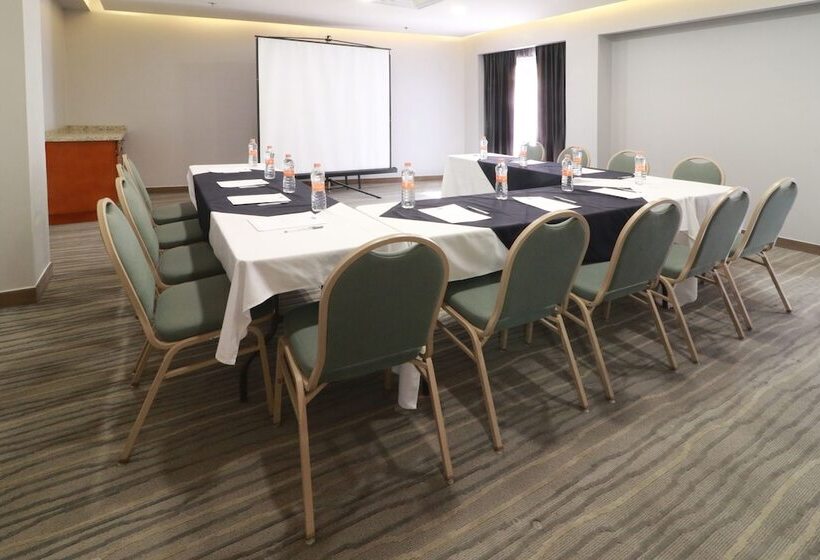 هتل Hampton By Hilton Chihuahua