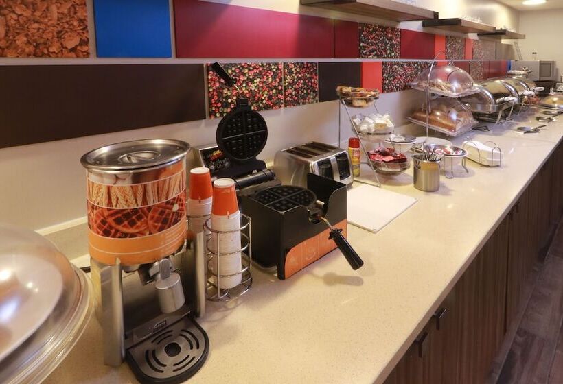 هتل Hampton By Hilton Chihuahua