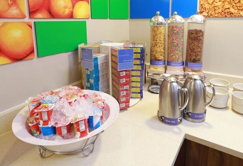 هتل Hampton By Hilton Chihuahua