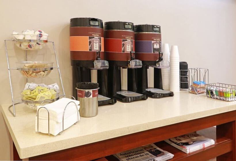 هتل Hampton By Hilton Chihuahua