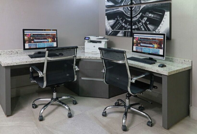 Отель Hampton Inn By Hilton Monterrey Airport