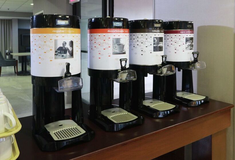 Отель Hampton Inn By Hilton Monterrey Airport