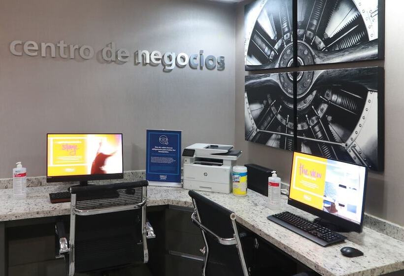 Отель Hampton Inn By Hilton Monterrey Airport