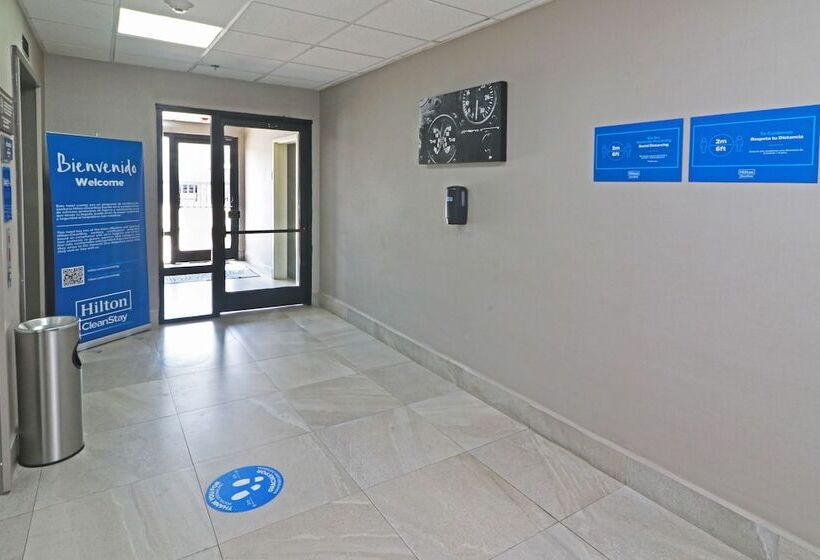 בית מלון כפרי Hampton Inn By Hilton Monterrey Airport