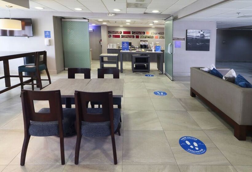 호텔 Hampton Inn By Hilton Monterrey Airport