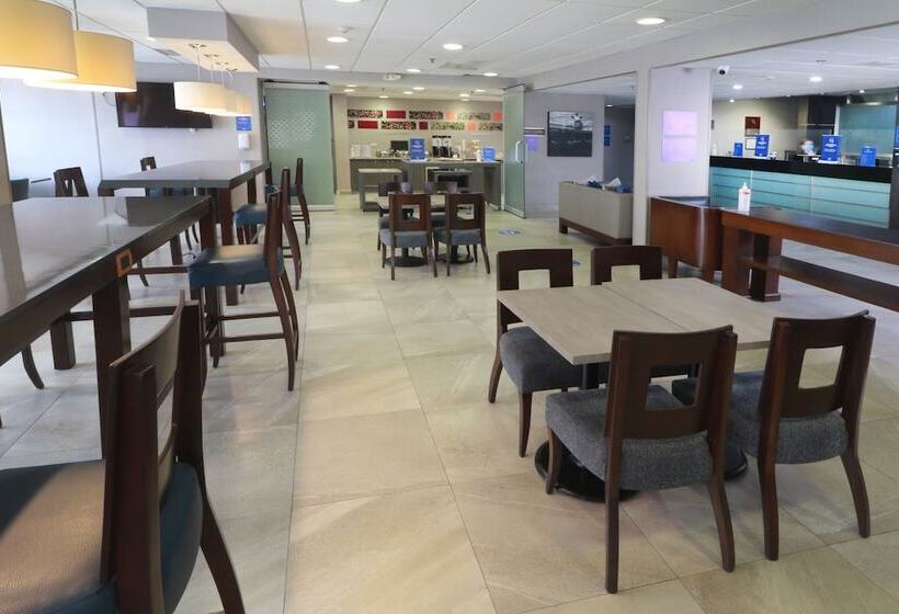 호텔 Hampton Inn By Hilton Monterrey Airport