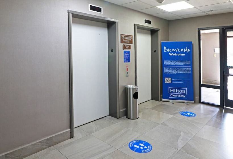 Отель Hampton Inn By Hilton Monterrey Airport