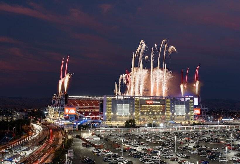 هتل Hilton Santa Clara