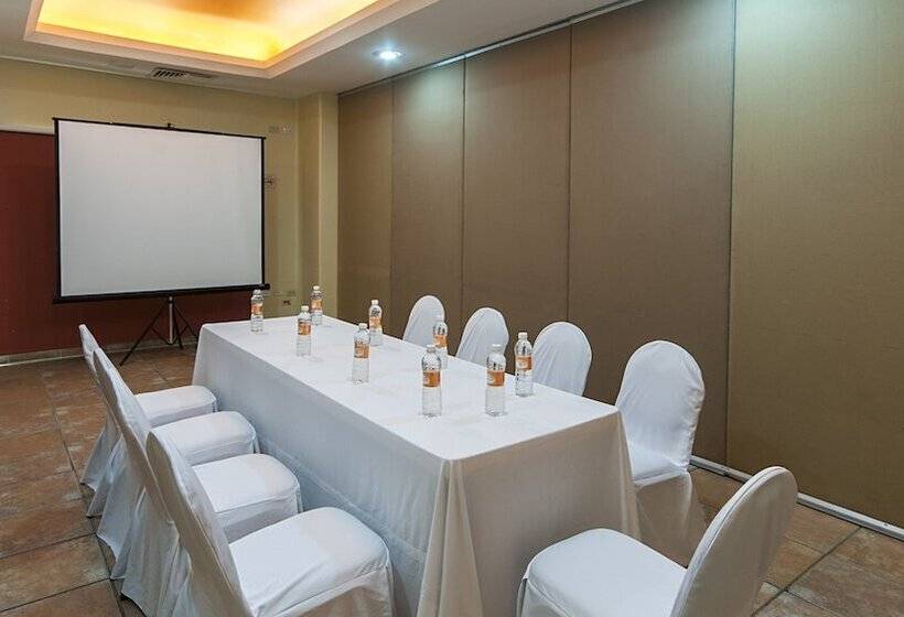 בית מלון כפרי Holiday Inn Ciudad Del Carmen, An Ihg