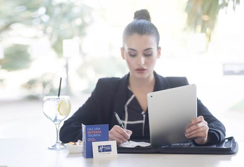 בית מלון כפרי Holiday Inn Express Madrid Rivas, An Ihg