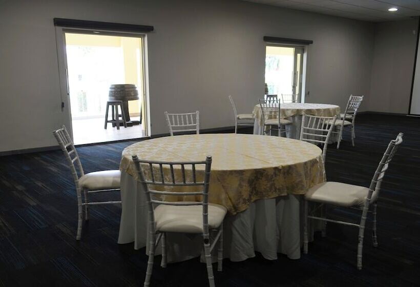 Отель Voco Hermosillo, An Ihg