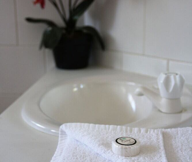 בית מלון כפרי Illawong Beach Resort