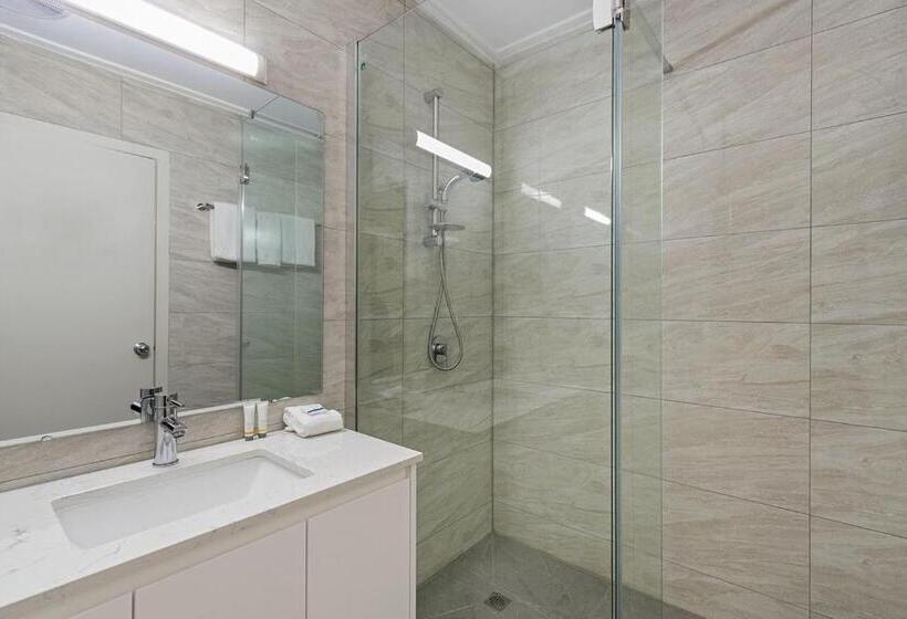 Knox International Hotel And Apartments