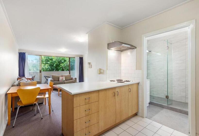 Knox International Hotel And Apartments