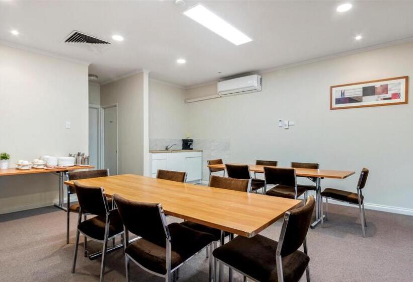 Knox International Hotel And Apartments