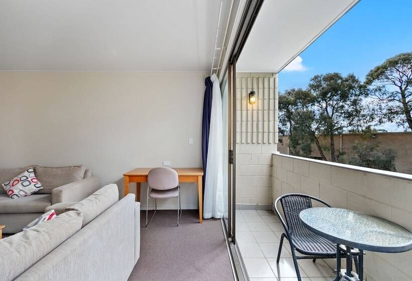 Knox International Hotel And Apartments