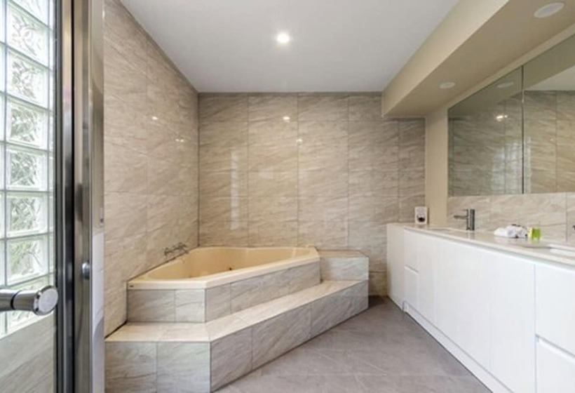 Knox International Hotel And Apartments