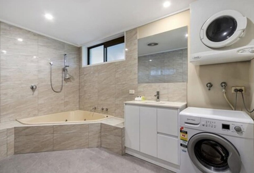 Knox International Hotel And Apartments