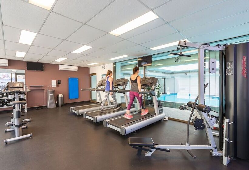 فندق Mantra On Russell