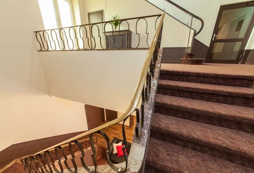 هتل Maxim Düsseldorf City