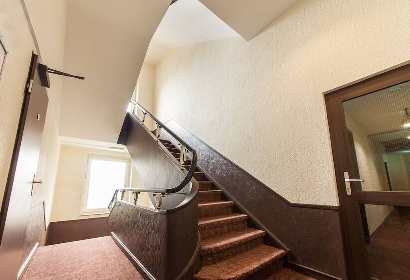 هتل Maxim Düsseldorf City