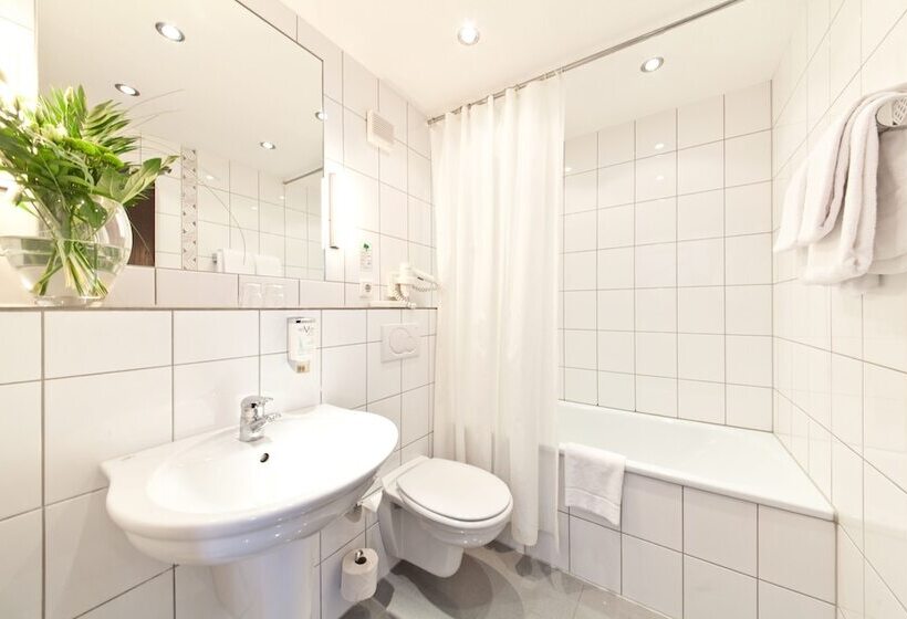 هتل Maxim Düsseldorf City