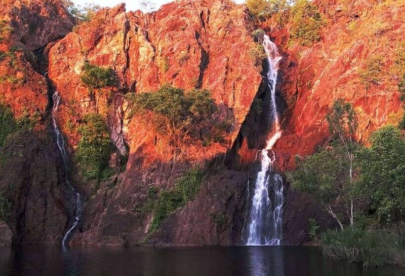 هتل Metro Advance Apartments &