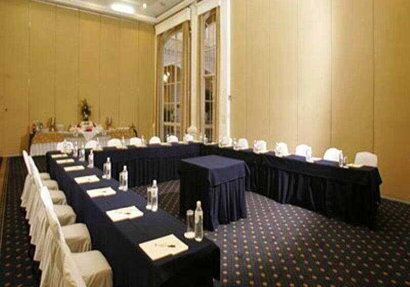 Отель Plaza Camelinas