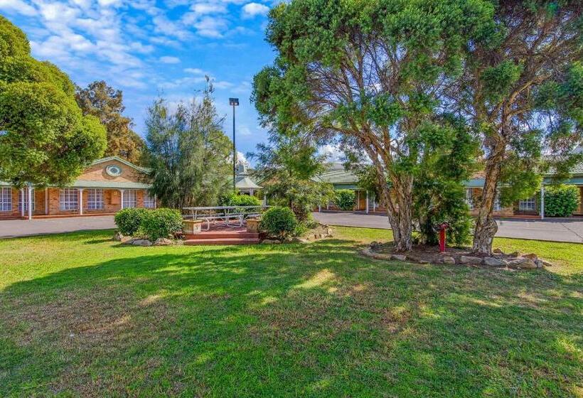 בית מלון כפרי Quality Inn Penrith Sydney