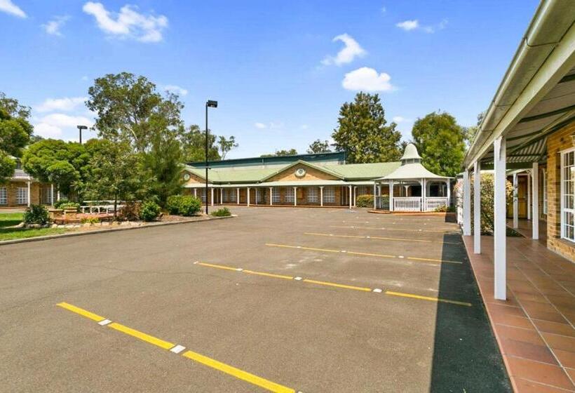 בית מלון כפרי Quality Inn Penrith Sydney