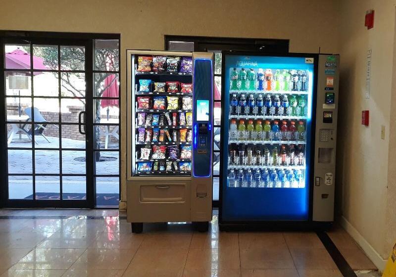 فندق Ramada By Wyndham Temple Terrace/tampa North