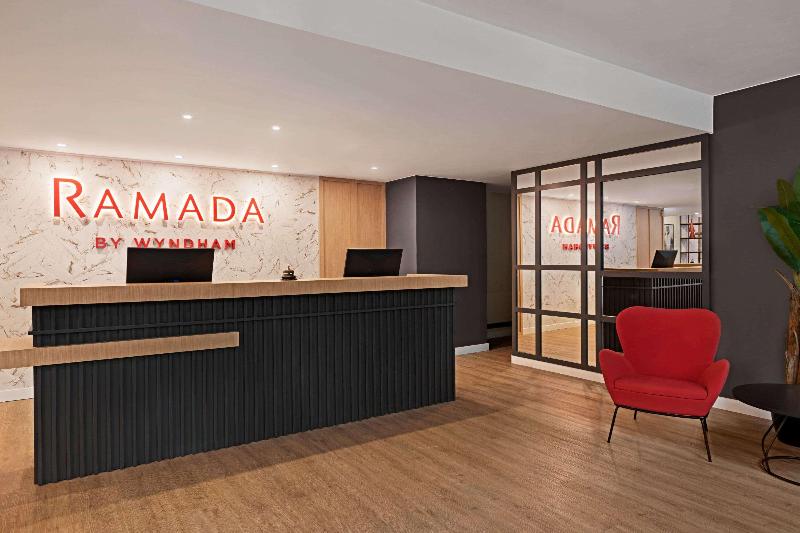 Отель Ramada By Wyndham Valencia Almussafes