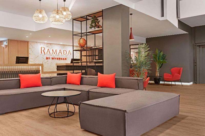 Отель Ramada By Wyndham Valencia Almussafes